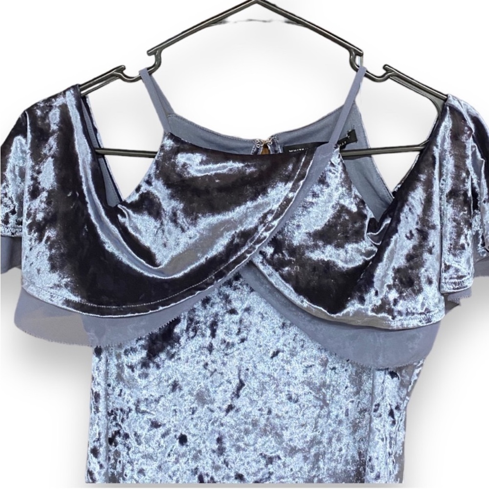 NEW White House Black Market Short Sleeve Cold Shoulder Velvet Flounce Top XS - Picture 5 of 7